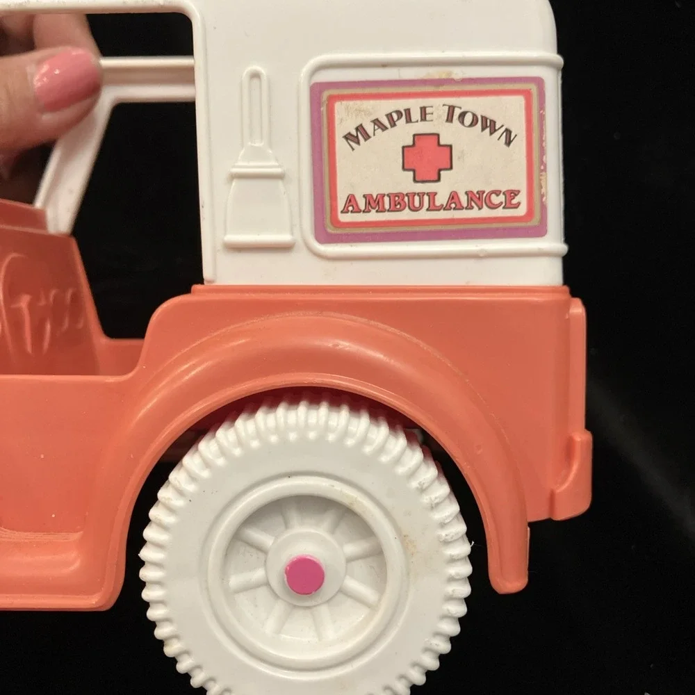 Vintage Maple Town Ambulance Calico Critters Pink Tonka Toy Car Truck 1986